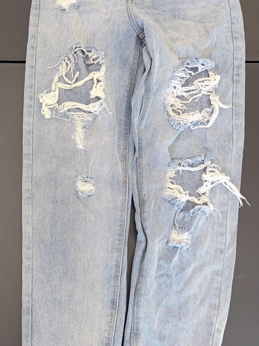 PrettyLittleThing Light Blue Slim Straight Ripped Jeans